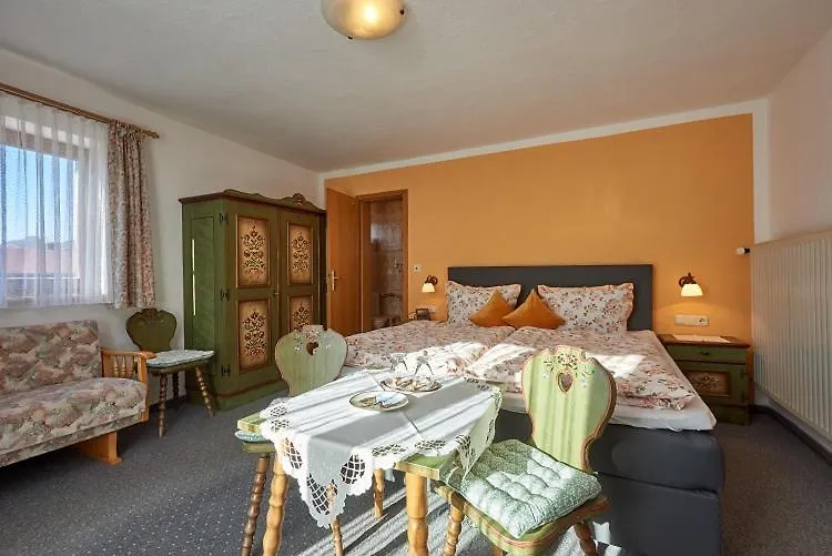 Gaestehaus Haeuslweber Reit im Winkl