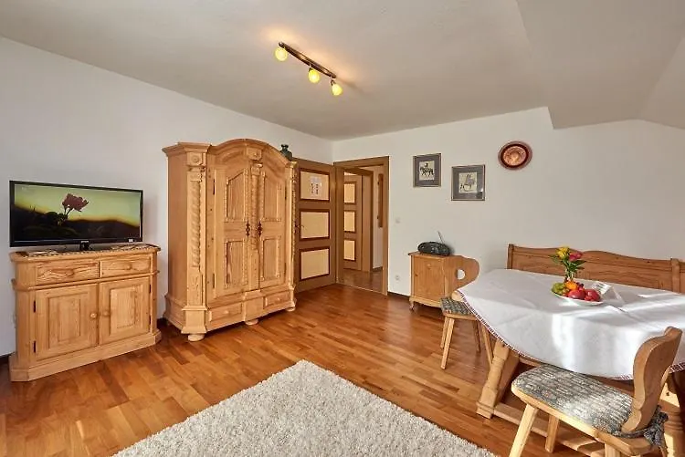 Gaestehaus Haeuslweber Reit im Winkl Guest house