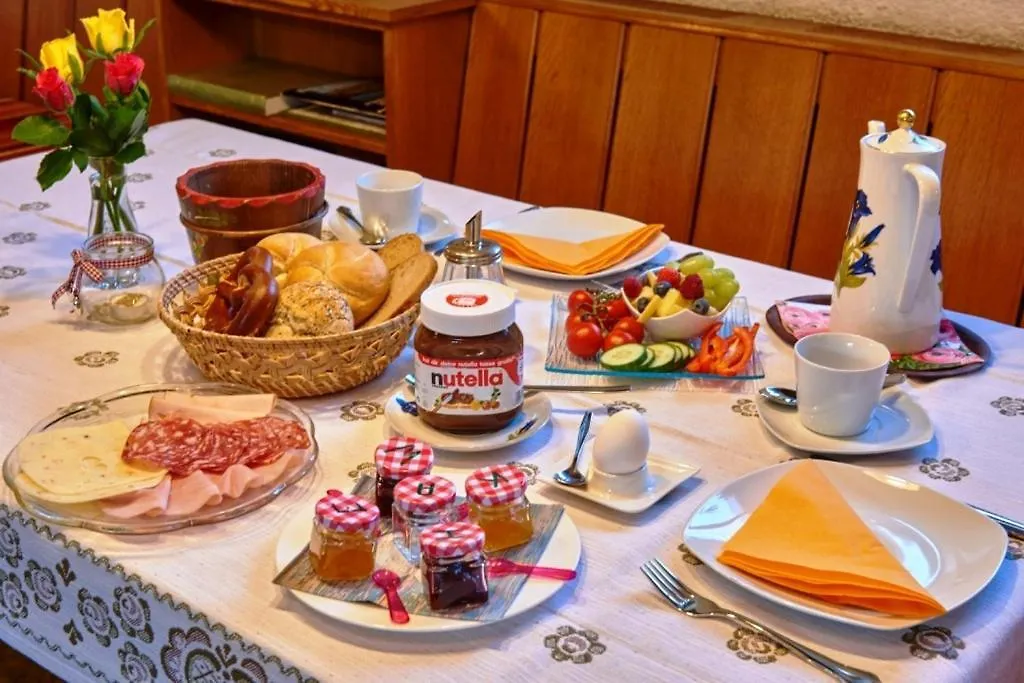Gaestehaus Haeuslweber Reit im Winkl Guest house